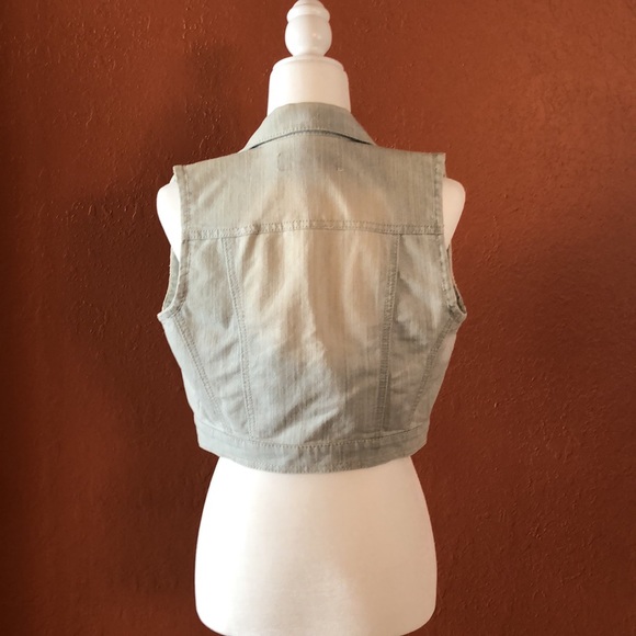 ⭐️3/$23⭐️ Denim Vest - Picture 5 of 6